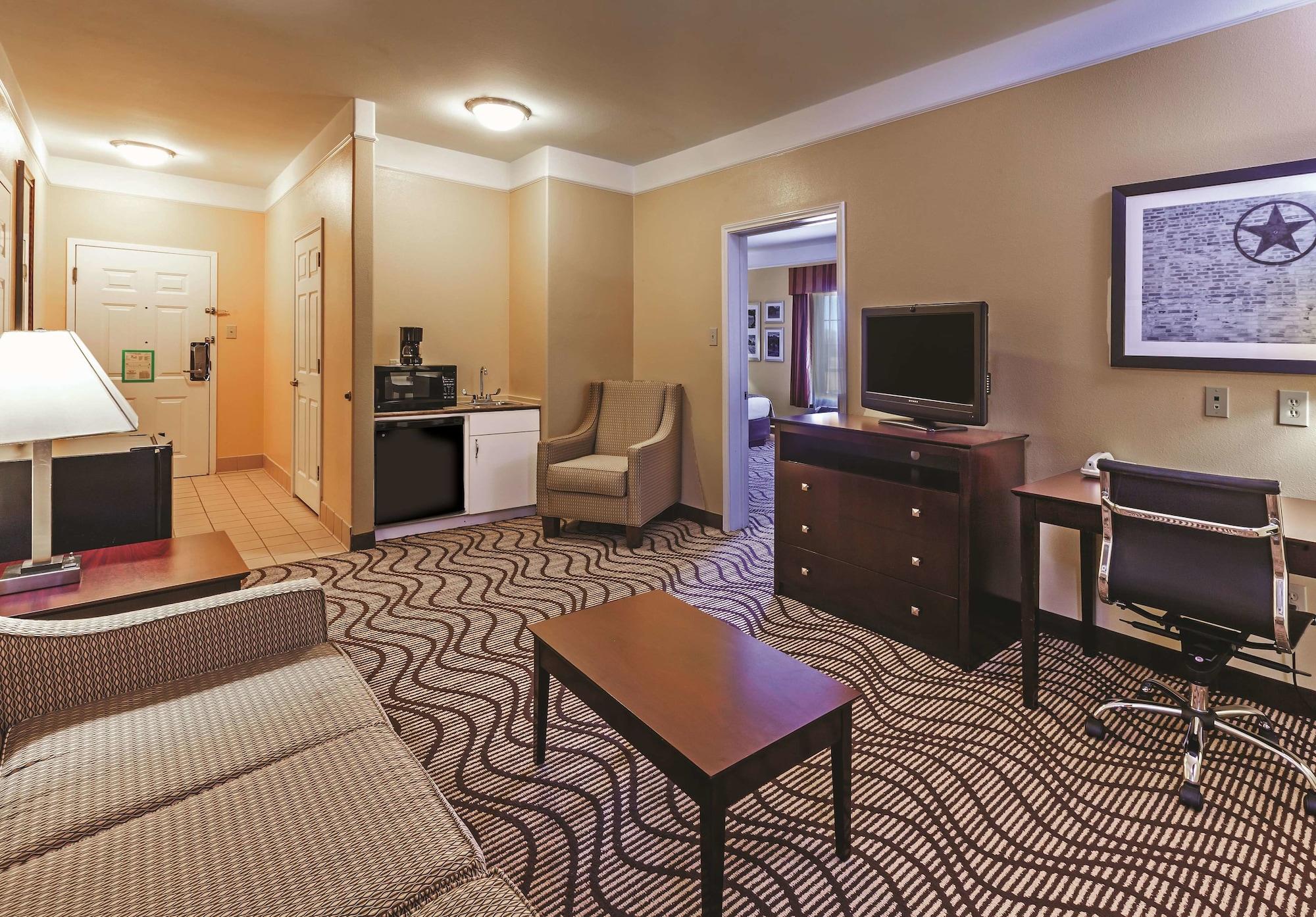 La Quinta By Wyndham Angleton Hotel Ngoại thất bức ảnh