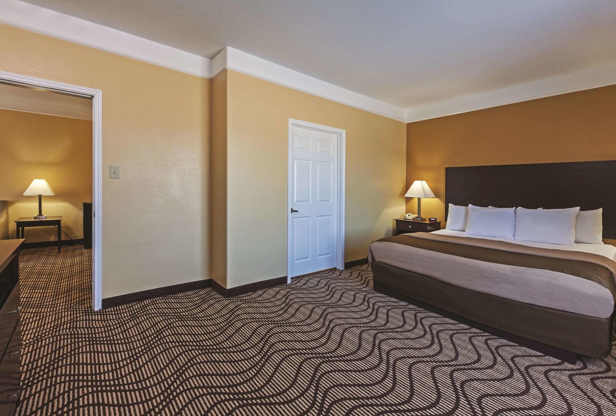 La Quinta By Wyndham Angleton Hotel Ngoại thất bức ảnh