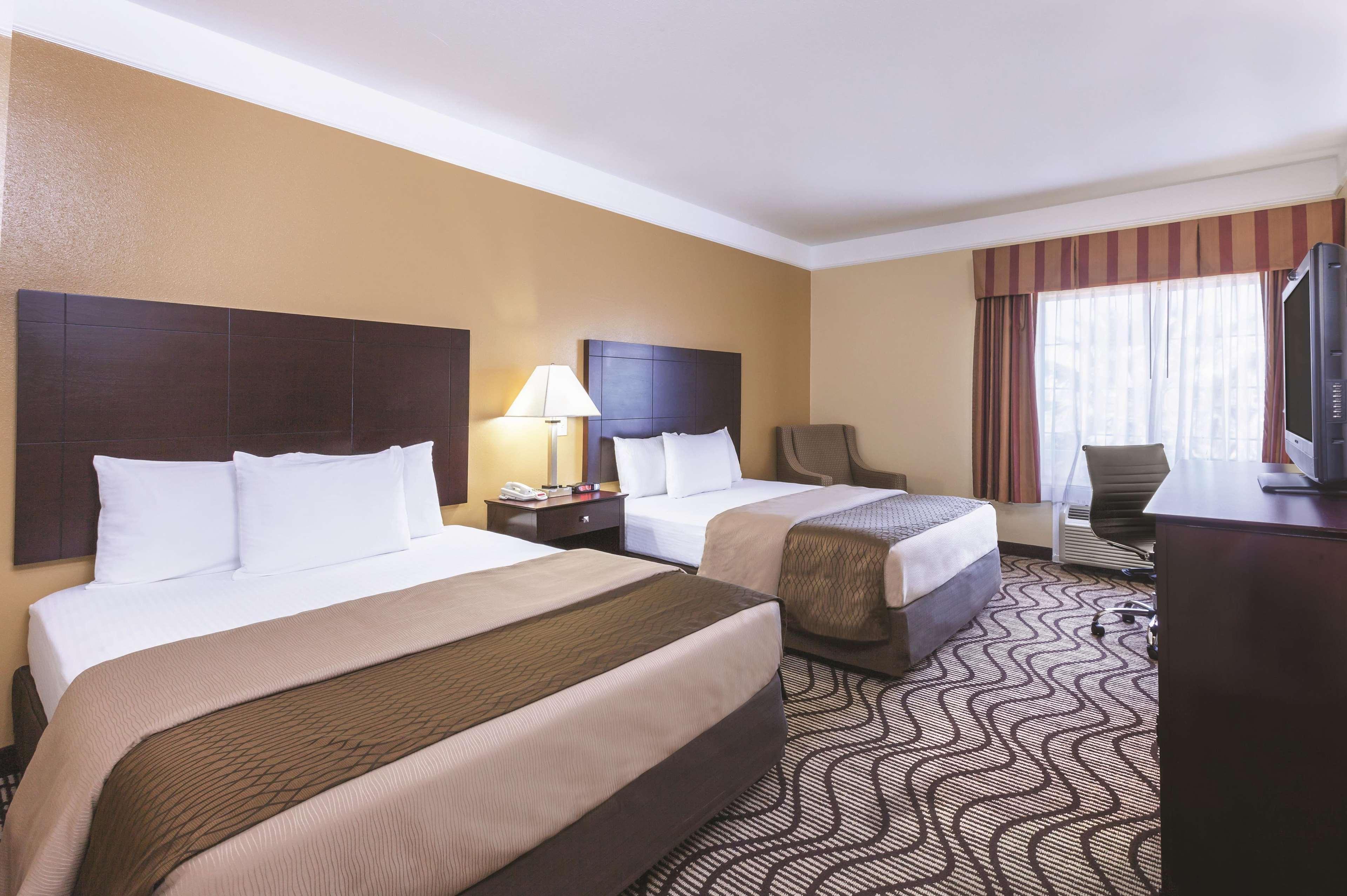 La Quinta By Wyndham Angleton Hotel Ngoại thất bức ảnh