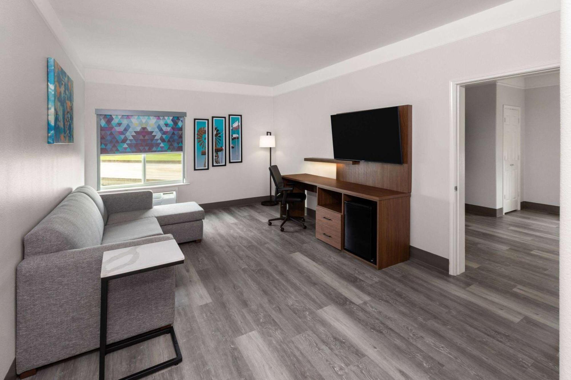 La Quinta By Wyndham Angleton Hotel Ngoại thất bức ảnh