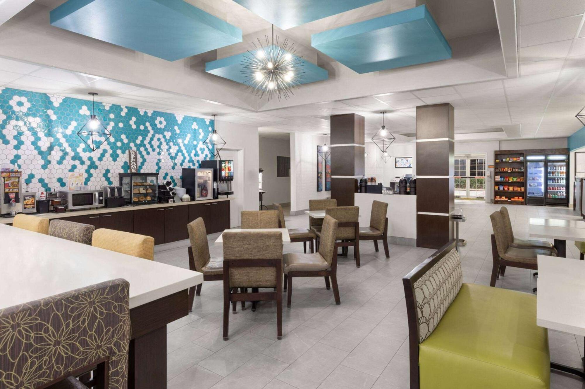 La Quinta By Wyndham Angleton Hotel Ngoại thất bức ảnh