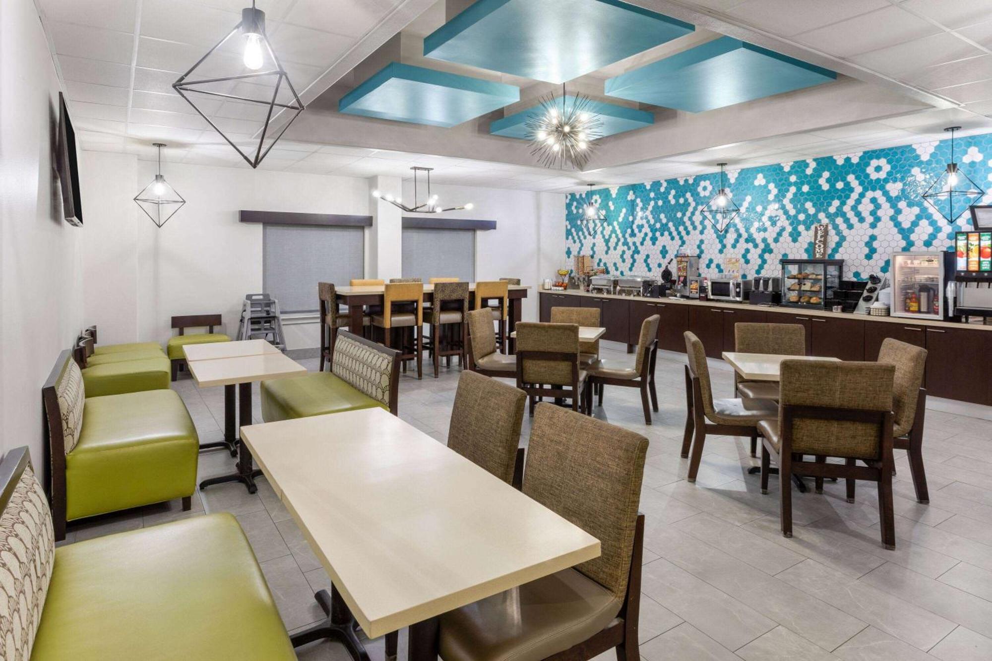 La Quinta By Wyndham Angleton Hotel Ngoại thất bức ảnh